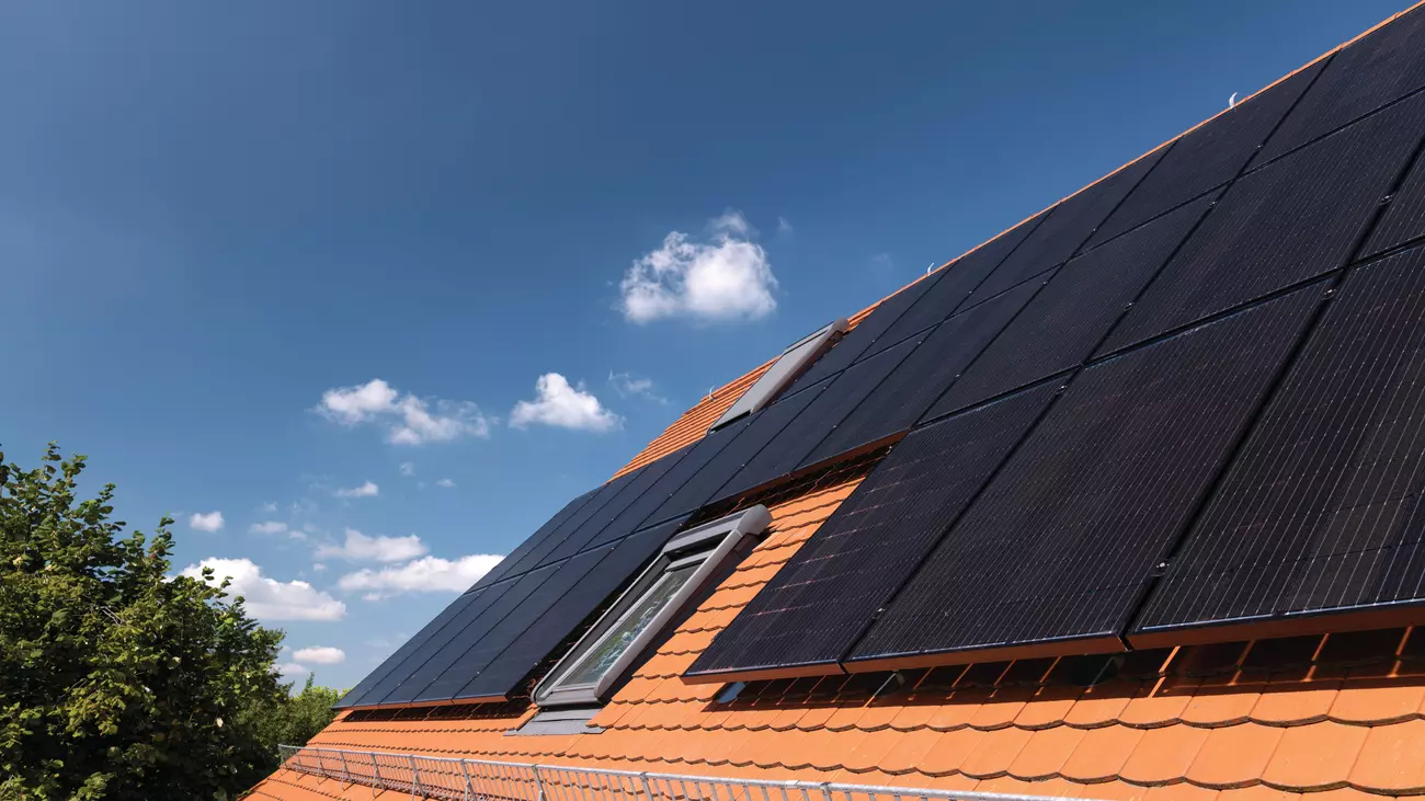 Dach mit 27 Glas-Glas Modulen von Solarwatt
