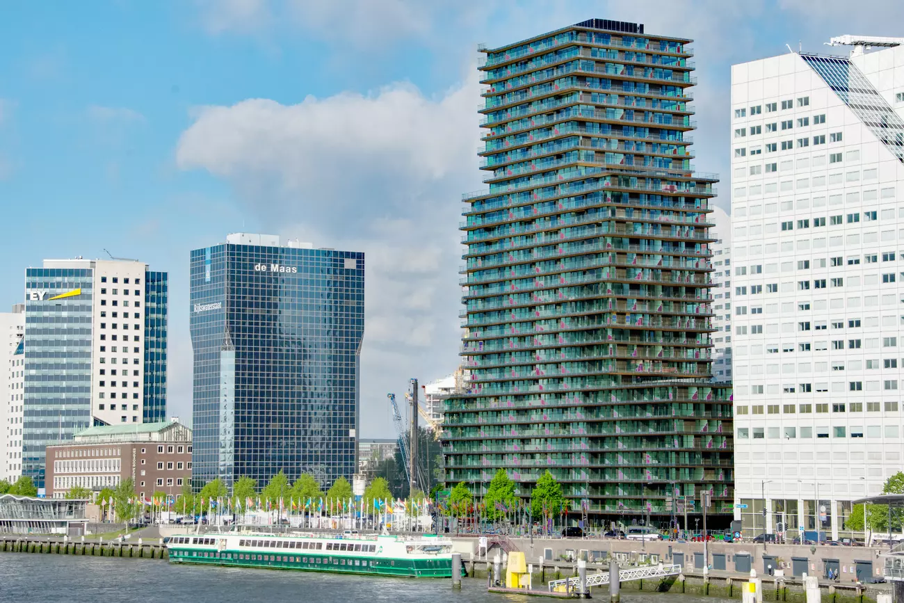 Rotterdam Skyline mit Solarhochhaus