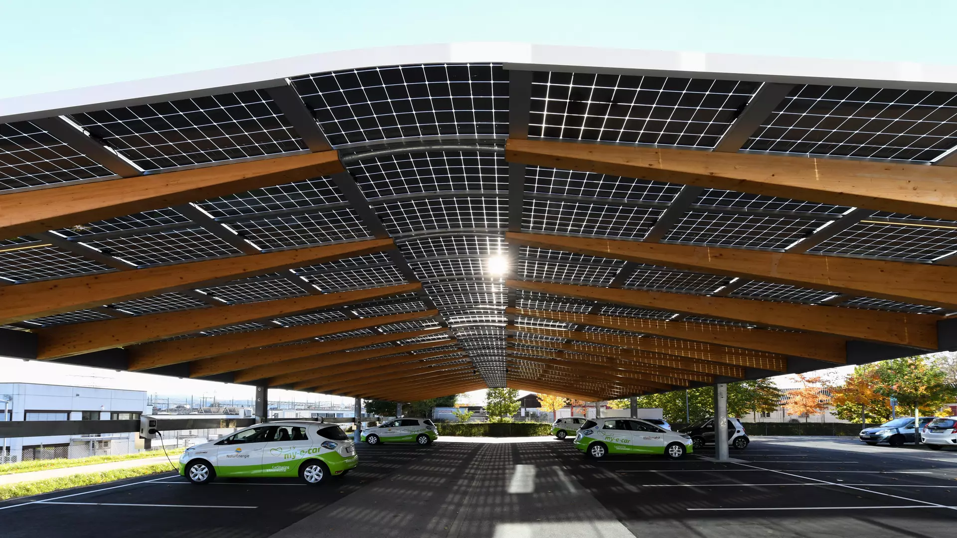 Solar-Carport mit BIPV-Modulen