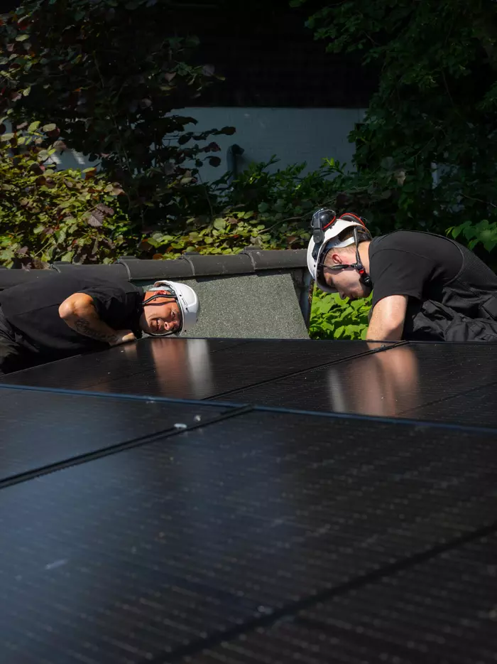 Photovoltaik in Kassel: Team Solarwatt vor Ort
