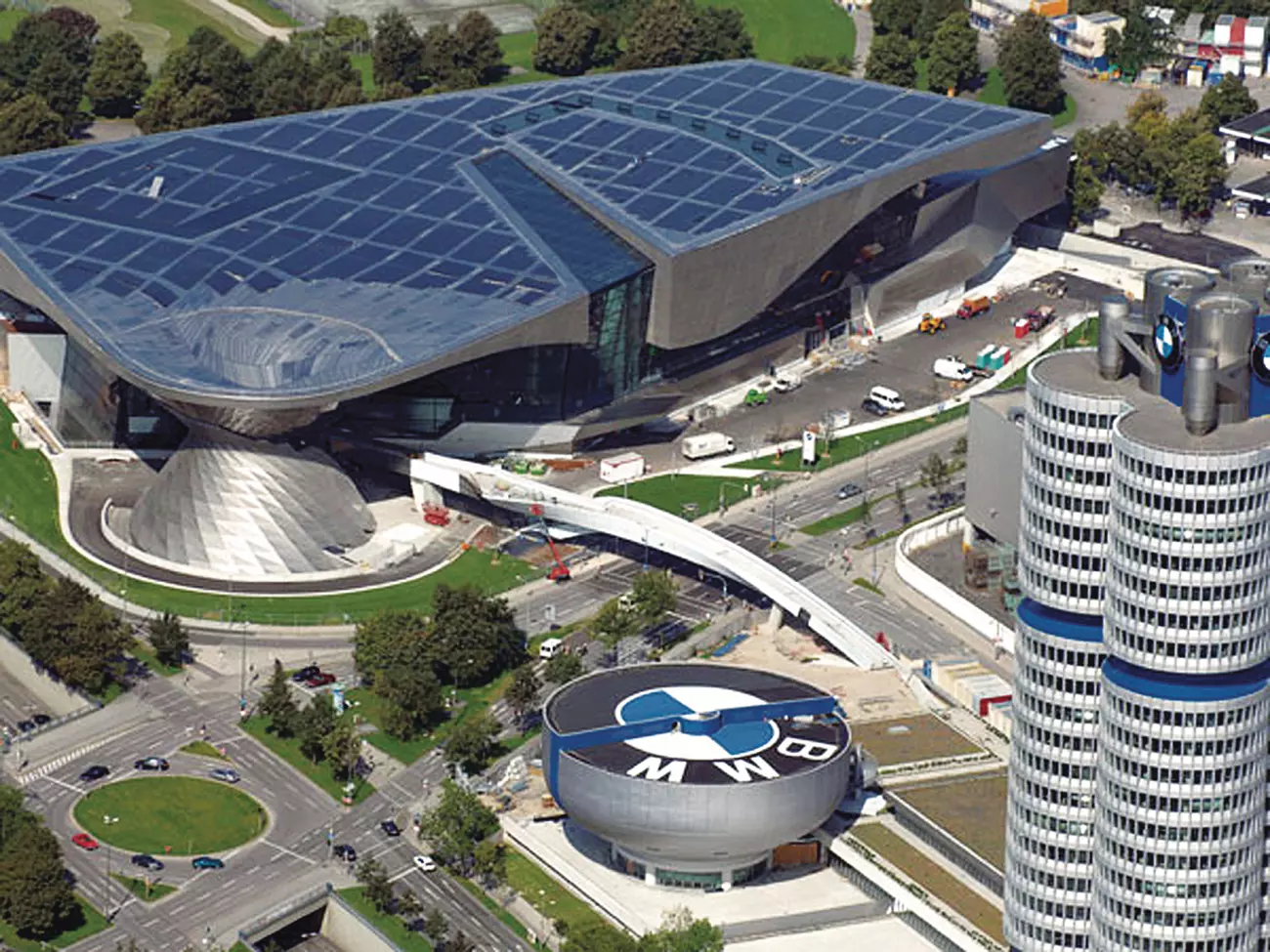 BMW Welt in München mit Solarmodulen von Solarwatt